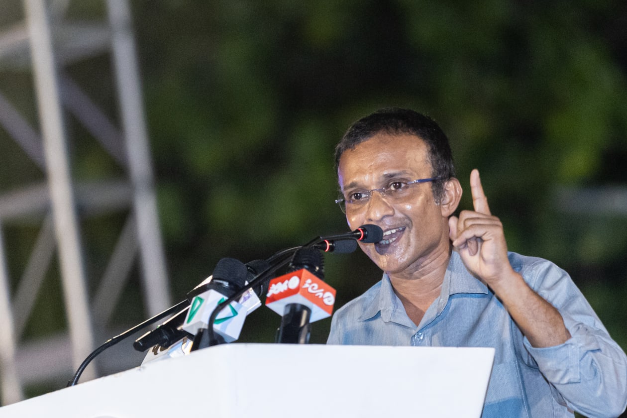 އެޕްރީލް 28, 2023 - ފޯޅަވަހި މައްސަލާގައި ސަރުކާރުގެ އާ ސިޔާސަތާ ދެކޮޅަށް ވަކާލާތު ކުރުމަށް އިދިކޮޅުން ބޭއްވި "ޗަ ގޯސް" ޖަލްސާގެ ތެރެއިން -- ފޮޓޯ: އަބްދުﷲ އިޔާން/ އަދަދު
