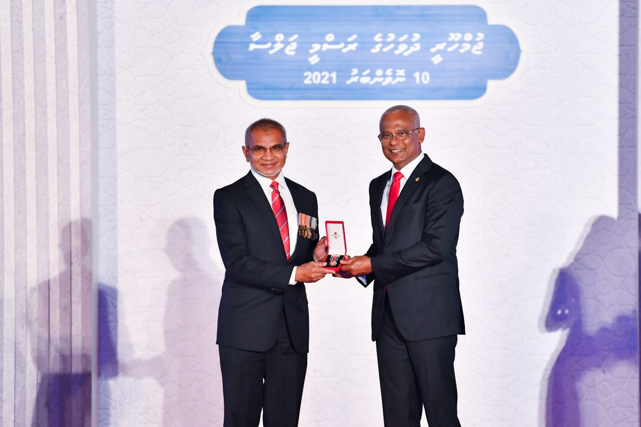 ނޮވެންބަރު 10، 2021: ޖުމްހޫރީ ދުވަސް ފާހަގަކުރުމަށް ޖުމްހޫރީ މައިދާނުގައި ބޭއްވި ރަސްމީ ޖަލްސާގެ ތެރެއިން -- ފޮޓޯ: ރައީސް އޮފީސް