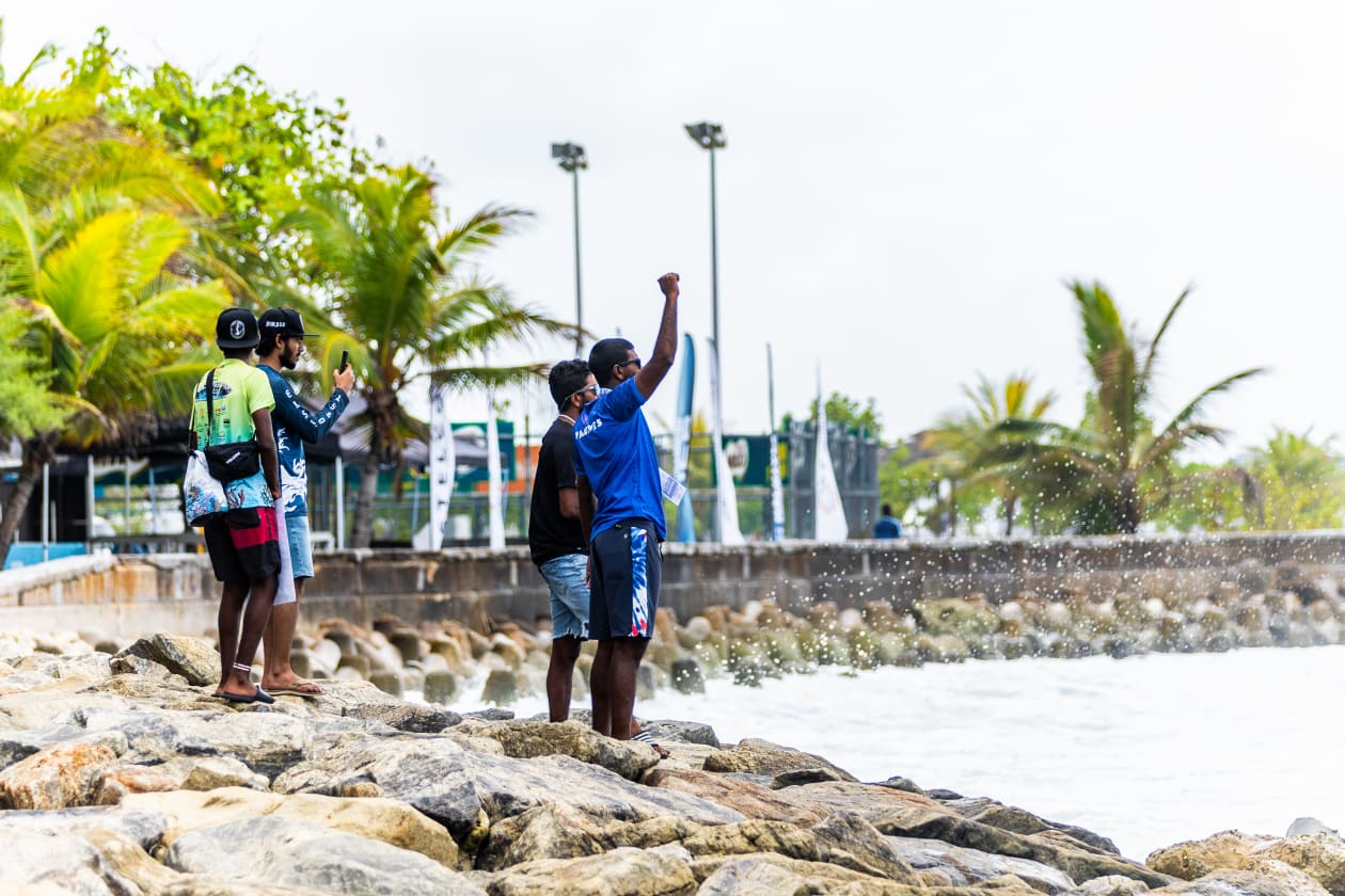 މާލޭގެ ވަރުނުލާ ރާޅުގަނޑުގައި ރާއްޖޭގައި ބާއްވާ އެންމެ ބޮޑު ބޮޑީބޯޑިންގް މުބާރާތް ކުރިޔައް ދަނީ. މި މުބާރާތުގައި ރާއްޖޭގެ 14 އެތުލީޓުން ހިމެނޭހެން ޖުމްލަ 84 އެތްލީޓުން ބައިވެރިވޭ، އަދި ރާޖޭގެ އެތްލީޓުން އަންނަނީ ރަނގަޅު ކާމިޔާބީތަށް ހޯދަމުން --- ފޮޓޯ؛ މުހައްމަދު ޝާބިން / އަދަދު
