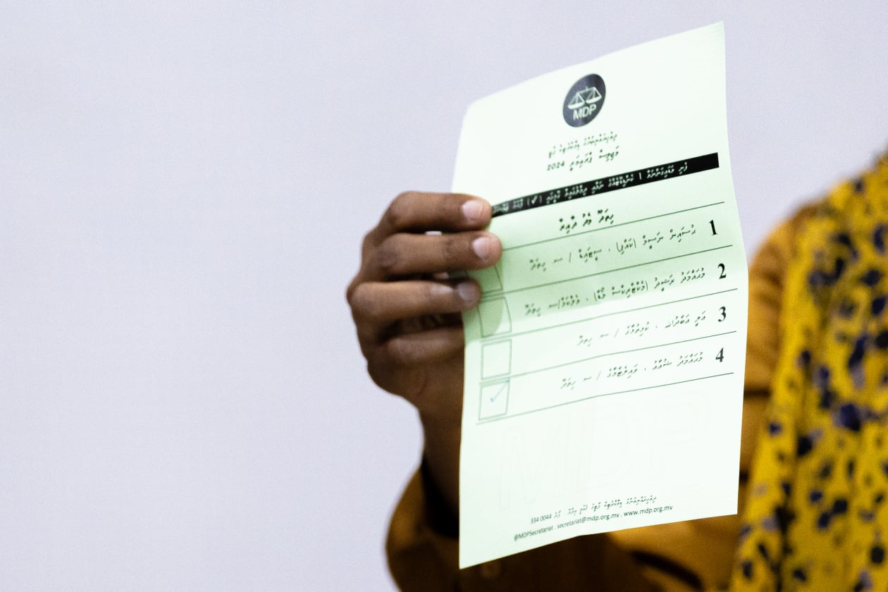 ފެބުރުއަރީ 3، 2024- އެމްޑީޕީން ޕްރައިމަރީ ބާއްވަނީ 40 ދާއިރާއަކަށެވެ. އެ 40 ދާއިރާއަށް 149 ކެންޑިޑޭޓުން ވާދަކުރާއިރު، 25،325 މީހަކަށް ވޯޓު ލުމުގެ ހައްގު ލިބެ އެވެ. މި ޕްރައިމަރީއަށް 95 ރަށެއްގައި ވޯޓު ފޮށި ބަހައްޓާއިރު މާލެ ސަރަހައްދުގައި 27 ފޮއްޓެއް ބެހެއްޓި އެވެ--- ފޮޓޯ: އަބްދުﷲ އިޔާން/އަދަދު
