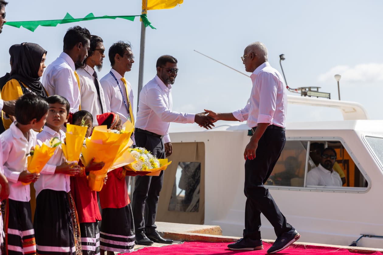 މި އަހަރުގެ ރިޔާސީ އިންތިހާބަށް ތައްޔާރުވުމުގެ ގޮތުން ރައީސް ސޯލިހް ކުރައްވާ ދަތުރުތަކުގެ ތެރެއިން ށަވިޔަނި އަތޮޅަށް ކުރެއްވި ދަތުރުފުޅުގެ ތެރެއިން؛ ށ. ނަރުދޫ  --- ފޮޓޯ؛ މުހައްމަދު ޝާބިން / އަދަދު