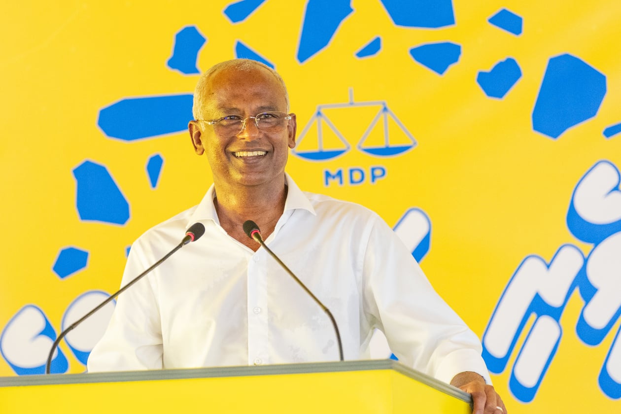 ރިޔާސީ އިންތިހާބަށް ކެމްޕޭން ކުރެއްވުމުގެ ގޮތުން ރައީސް ސޯލިހް ނ އަތޮޅަށް ކުރެއްވި ދަތުރުފުޅުގެ ތެރެއިން؛ ރައީސް ސޯލިހު ވަނީ ނޫނު އަތޮޅުގެ 13 ރަށަކަށް ޒިޔާރަތްކޮށް ރައްޔިތުންނާއި ބައްދަލުކުރައްވާފަ --- ފޮޓޯ؛ މުހައްމަދު ޝާބިން / އަދަދު