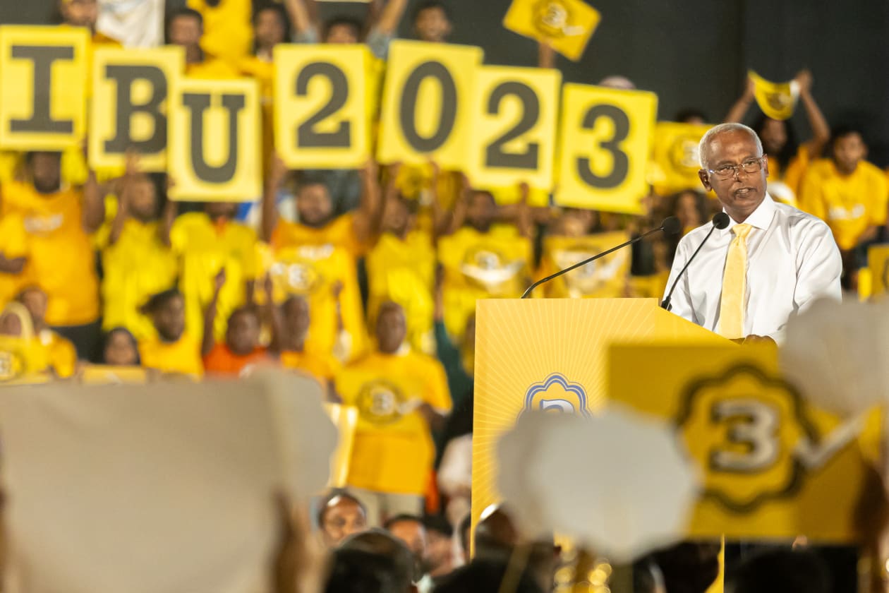 ސެޕްޓެމްބަރު 1، 2023: އެމްޑީޕީން މާލޭގައި ބޭއްވި ބޮޑު ޖަލްސާ. މި ޖަލްސާގައި ގިނަ އަދަދެއްގެ ބަޔަކު ބައިވެރިވި. -- ފޮޓޯ: އަބްދުﷲ އިޔާން/ އަދަދު