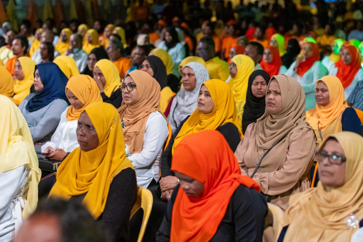 ރިޔާސީ އިންތިހާބަށް ކެމްޕޭން ކުރެއްވުމުގެ ގޮތުން ރައީސް ސޯލިހް ނ އަތޮޅަށް ކުރެއްވި ދަތުރުފުޅުގެ ތެރެއިން؛ ރައީސް ސޯލިހު ވަނީ ނޫނު އަތޮޅުގެ 13 ރަށަކަށް ޒިޔާރަތްކޮށް ރައްޔިތުންނާއި ބައްދަލުކުރައްވާފަ --- ފޮޓޯ؛ މުހައްމަދު ޝާބިން / އަދަދު