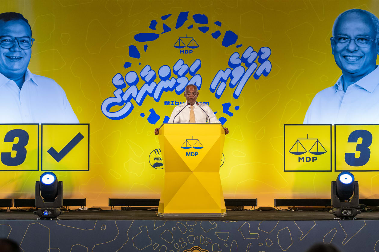 ރިޔާސީ އިންތިހާބަށް ކެމްޕޭން ކުރެއްވުމުގެ ގޮތުން ރައީސް ސޯލިހް ނ އަތޮޅަށް ކުރެއްވި ދަތުރުފުޅުގެ ތެރެއިން؛ ރައީސް ސޯލިހު ވަނީ ނޫނު އަތޮޅުގެ 13 ރަށަކަށް ޒިޔާރަތްކޮށް ރައްޔިތުންނާއި ބައްދަލުކުރައްވާފަ --- ފޮޓޯ؛ މުހައްމަދު ޝާބިން / އަދަދު