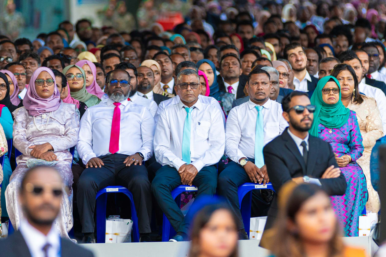 ރިޔާސީ އިންތިހާބު ކާމިޔާބުކުރެއްވި ޑރ. މުހައްމަދު މުއިއްޒު ދިވެހިރާއްޖޭގެ ރައީސުލްޖުމްހޫރިއްޔާގެ ހުވާކުރައްވަން ޖުމްހޫރީ މައިދާނުގައި ބޭއްވި ޖަލްސާގެ ތެރެއިން --- ފޮޓޯ: އަބްދުالله އިޔާން/އަދަދު