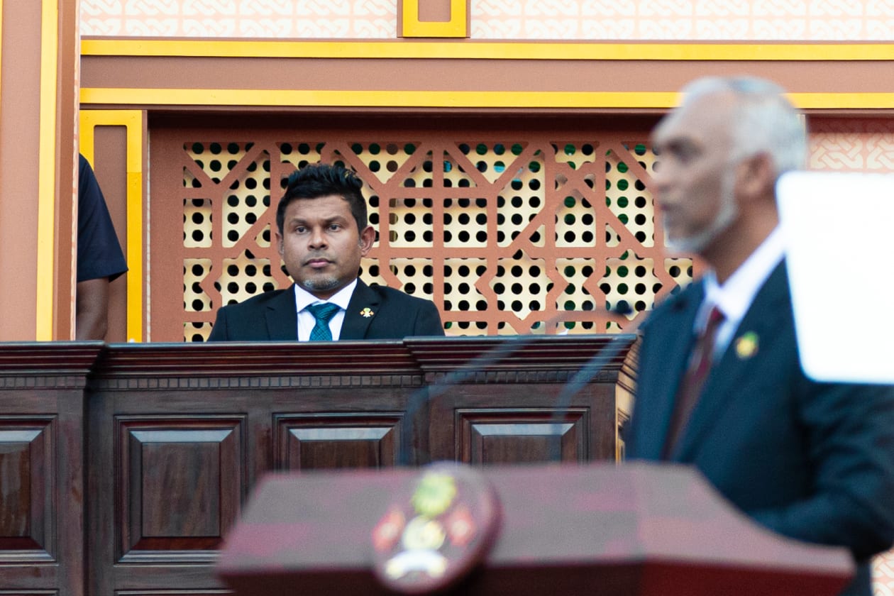 ރިޔާސީ އިންތިހާބު ކާމިޔާބުކުރެއްވި ޑރ. މުހައްމަދު މުއިއްޒު ދިވެހިރާއްޖޭގެ ރައީސުލްޖުމްހޫރިއްޔާގެ ހުވާކުރައްވަން ޖުމްހޫރީ މައިދާނުގައި ބޭއްވި ޖަލްސާގެ ތެރެއިން --- ފޮޓޯ: އަބްދުالله އިޔާން/އަދަދު