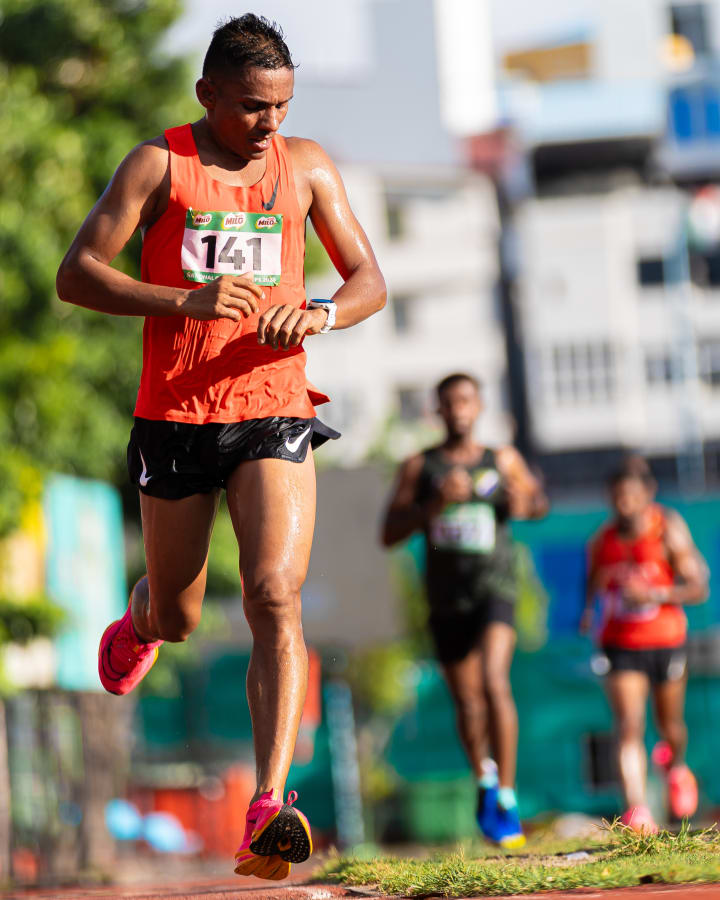 ނޮވެމްބަރު 26، 2023- 200 އަށްވުރެ ގިނަ އެތުލީޓުންނާއި އެކު ކުރިއަށް ދިޔަ ގައުމީ އެތުލެޓިކްސް މުބާރާތް.- ފޮޓޯ: އަބްދުﷲ އިޔާން/އަދަދު