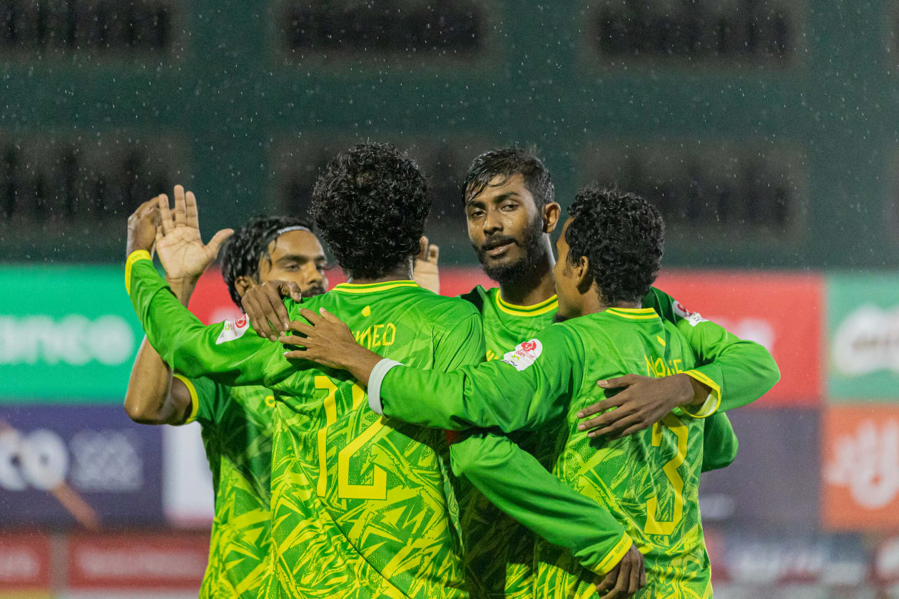 މާލެ (ޖުލައި 19) - ރާއްޖޭގައި ބާއްވާ އެންމެ ގިނަ ދުވަސްވީ ރަސްމީ ފުޓްސަލް މުބާރާތް މި ފަހަރު ކުރިއަށްދާނީ މި މަހު 14 އިން އަންނަ މަހުގެ 25 އަށް: މި ފަހަރު ކްލަބް މޯލްޑިވްސް އިން އެއް ފަހަރާ ހަތަރު މުބާރާތް ކުރިއަށްގެންދާނެ، އެއީ ފިރިހެން ޑިވިޝަން ދެ މުބާރާތާއި އަންހެން ޑިވިޝަން ދެ މުބާރާތް.  --- ފޮޓޯ؛ އަބްދުﷲ އިޔާން / އަދަދު