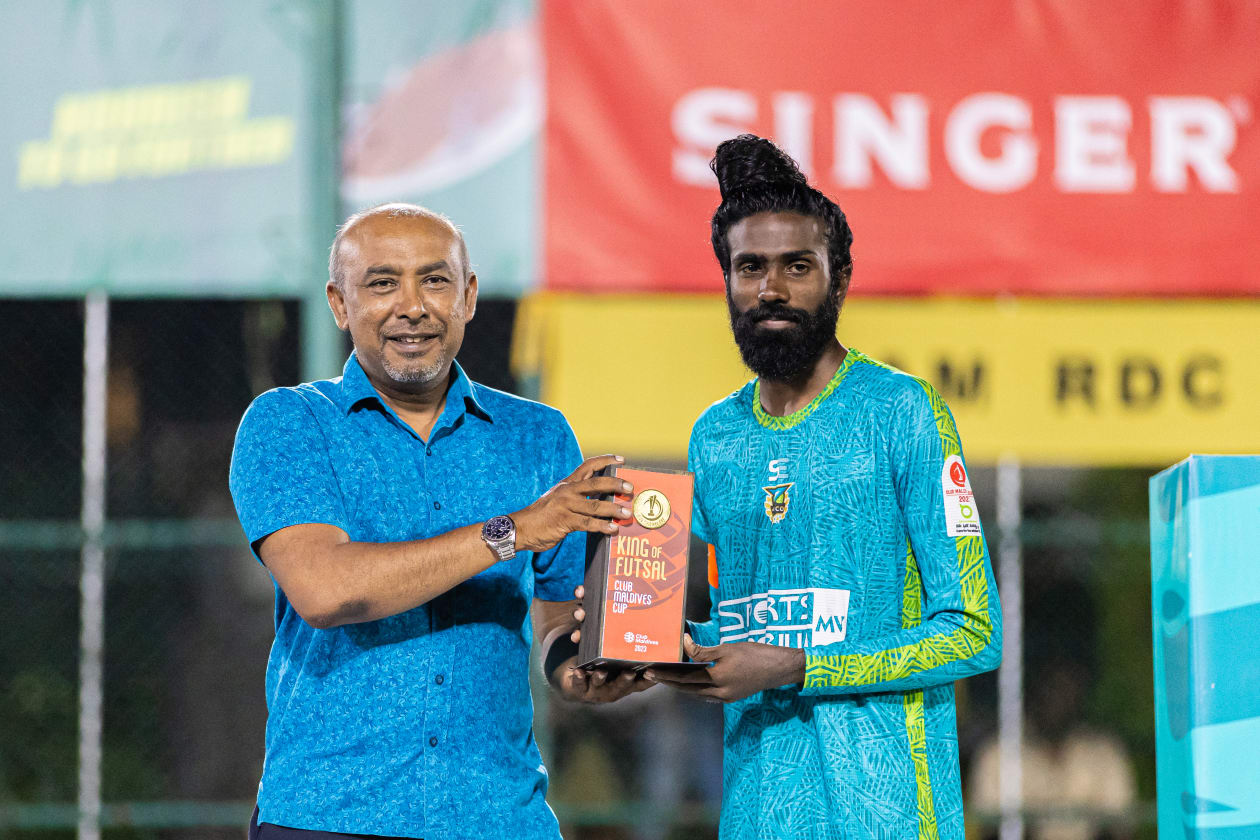 އޮގަސްޓު 27، 2023 - މި އަހަރު ކްލަބް މޯލްޑިވްސް އިން ވަނީ ހަތަރު މުބާރާތެއް ކުރިއަށް ގެންގޮސްފައި: އެ ގޮތުން ކްލަބް މޯލްޑިވްސް ކަޕާއި ކްލަބް މޯލްޑިވްސް އެއިޓީން ތާޓީ ކްލަސިކްގެ ޗެމްޕިއަންކަން ކްލަބް ވެމްކޯ އިން ހޯދިއިރު، އެއިޓީން ތާޓީގެ ޗެމްޕިއަންކަން ފެނަަކައިން އަދި ކްލަބް މޯލްޑިވްސް ކްލަސިކްގެ ތަށި އުފުލާލީ ޓީމު ޑީޖޭއޭ އިން.-- ފޮޓޯ: އަބްދުﷲ އިޔާން/ އަދަދު
