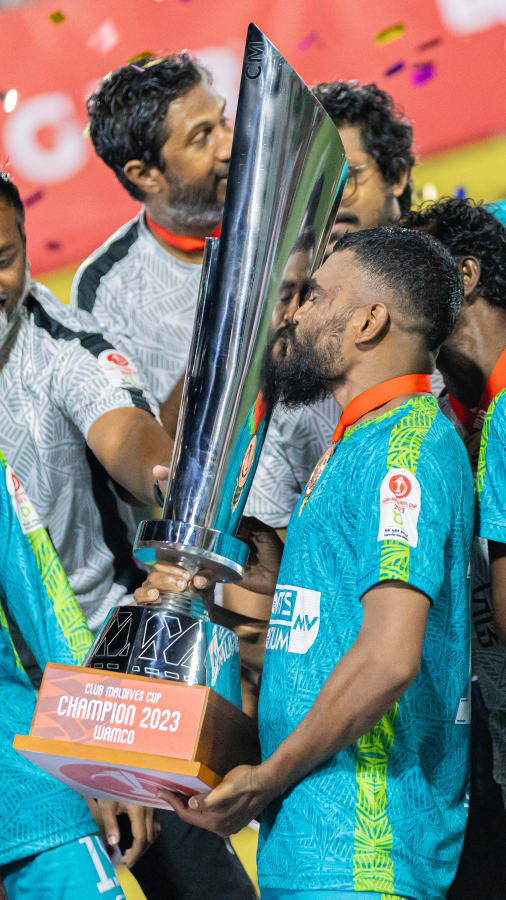 އޮގަސްޓު 27، 2023 - މި އަހަރު ކްލަބް މޯލްޑިވްސް އިން ވަނީ ހަތަރު މުބާރާތެއް ކުރިއަށް ގެންގޮސްފައި: އެ ގޮތުން ކްލަބް މޯލްޑިވްސް ކަޕާއި ކްލަބް މޯލްޑިވްސް އެއިޓީން ތާޓީ ކްލަސިކްގެ ޗެމްޕިއަންކަން ކްލަބް ވެމްކޯ އިން ހޯދިއިރު، އެއިޓީން ތާޓީގެ ޗެމްޕިއަންކަން ފެނަަކައިން އަދި ކްލަބް މޯލްޑިވްސް ކްލަސިކްގެ ތަށި އުފުލާލީ ޓީމު ޑީޖޭއޭ އިން.-- ފޮޓޯ: އަބްދުﷲ އިޔާން/ އަދަދު