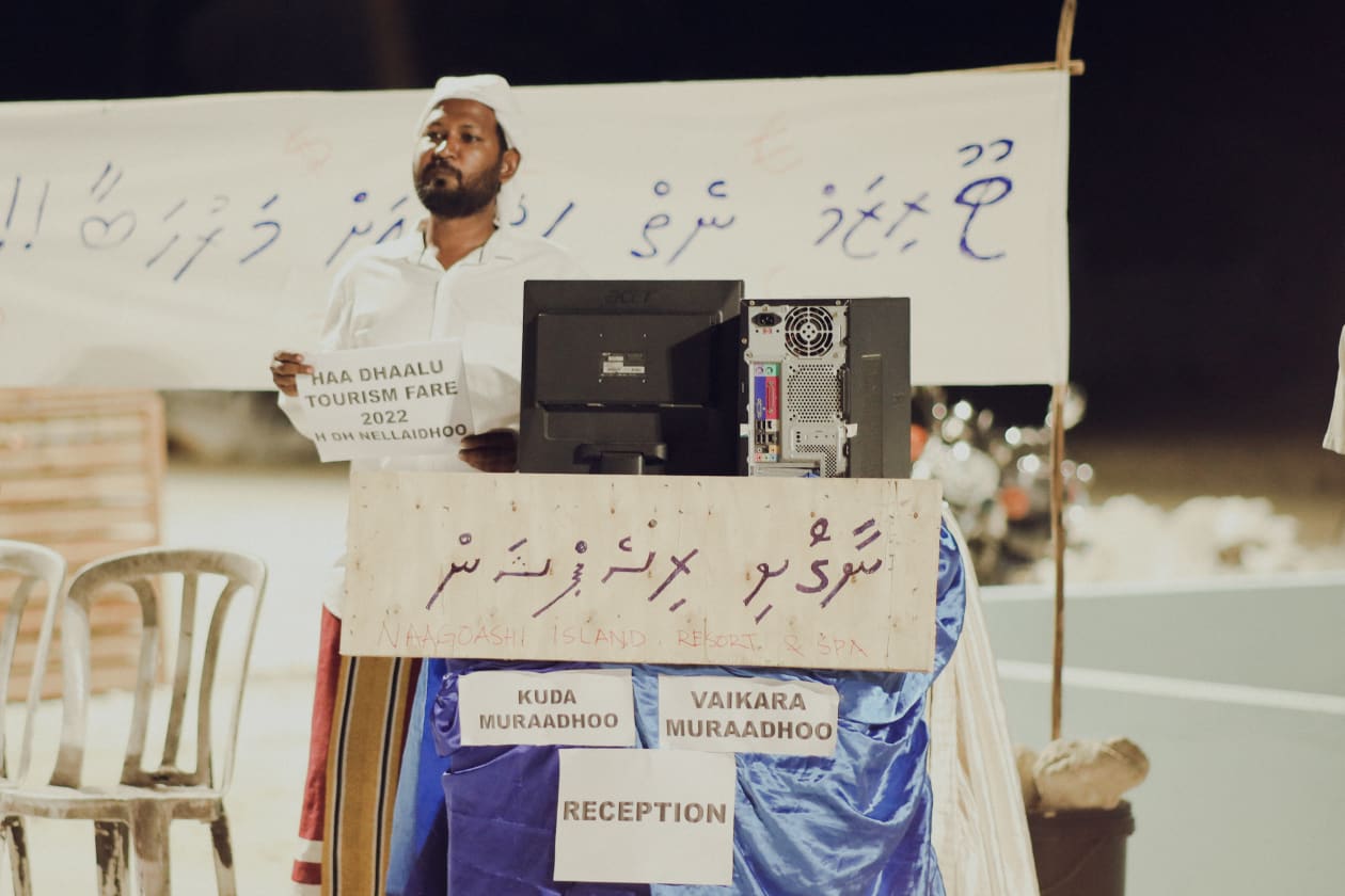 ހދ. އަތޮޅު ނެއްލައިދޫއަށް މިއަދު ޓޫރިޒަމް މިނިސްޓަރު އަބްދުالله މައުސޫމް ވަޑައިގެންނެވުމުން, އެ ރަށުގެ ރައްޔިތުން ކިޔާފައިވަނީ ތަފާތު މަރުހަބާއެކެވެ. މިނިސްޓަރަށް ދެއްކީ ހަގީގީ މަންޒަރެވެ. ޓޫރިޒަމް އެ އަތޮޅަށް ނުގޮސް, ރައްޔިތުން ތަރައްގީއިން ބާކީވެފައިވާ ކަމުގެ ޝަކުވާ އެވެ. ފޮޓޯ: މިރާޝް ނާޝިމް / އަދަދު