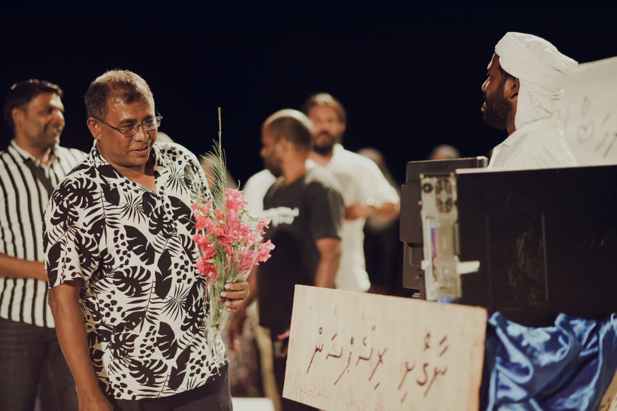ހދ. އަތޮޅު ނެއްލައިދޫއަށް މިއަދު ޓޫރިޒަމް މިނިސްޓަރު އަބްދުالله މައުސޫމް ވަޑައިގެންނެވުމުން, އެ ރަށުގެ ރައްޔިތުން ކިޔާފައިވަނީ ތަފާތު މަރުހަބާއެކެވެ. މިނިސްޓަރަށް ދެއްކީ ހަގީގީ މަންޒަރެވެ. ޓޫރިޒަމް އެ އަތޮޅަށް ނުގޮސް, ރައްޔިތުން ތަރައްގީއިން ބާކީވެފައިވާ ކަމުގެ ޝަކުވާ އެވެ. ފޮޓޯ: މިރާޝް ނާޝިމް / އަދަދު