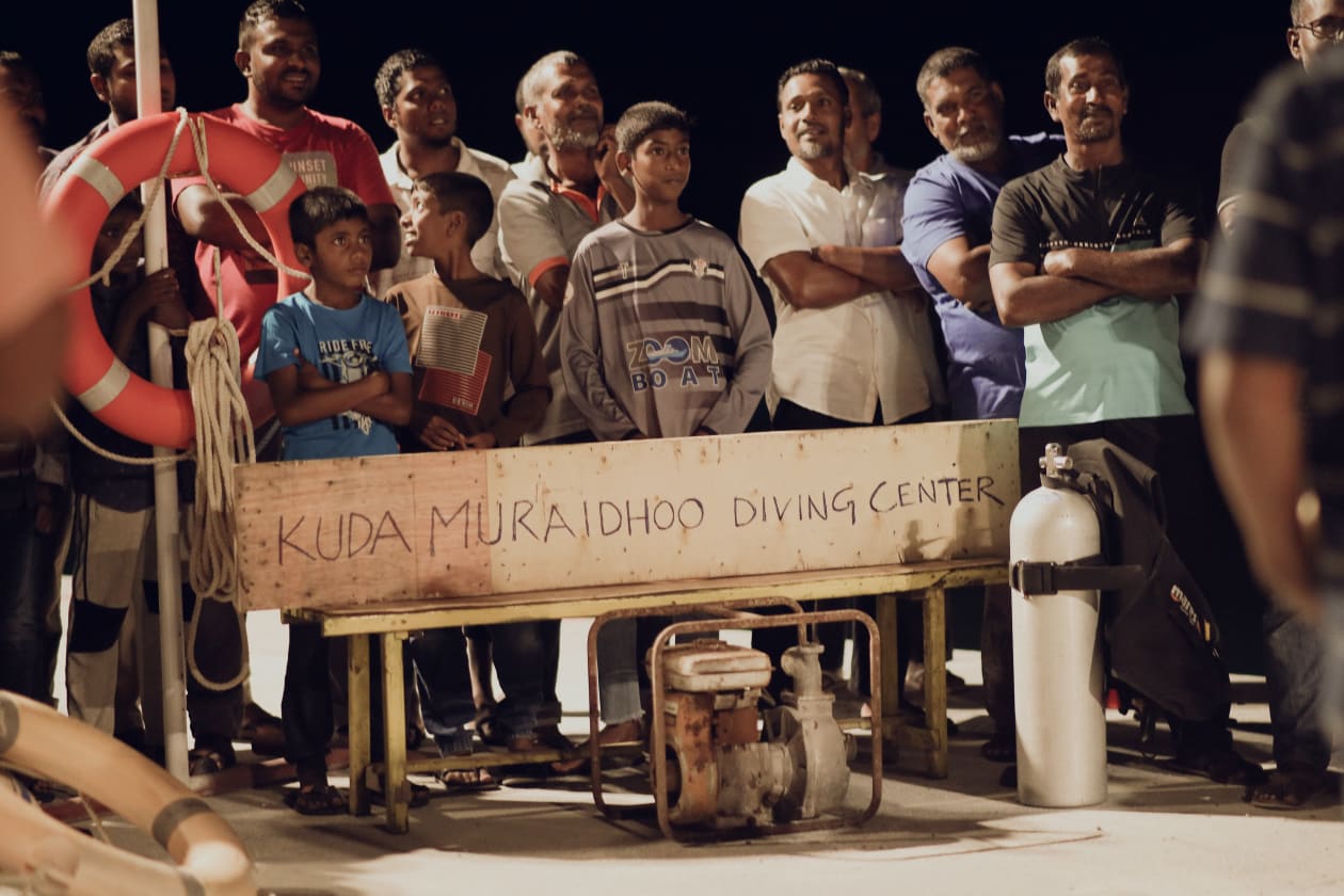 ހދ. އަތޮޅު ނެއްލައިދޫއަށް މިއަދު ޓޫރިޒަމް މިނިސްޓަރު އަބްދުالله މައުސޫމް ވަޑައިގެންނެވުމުން, އެ ރަށުގެ ރައްޔިތުން ކިޔާފައިވަނީ ތަފާތު މަރުހަބާއެކެވެ. މިނިސްޓަރަށް ދެއްކީ ހަގީގީ މަންޒަރެވެ. ޓޫރިޒަމް އެ އަތޮޅަށް ނުގޮސް, ރައްޔިތުން ތަރައްގީއިން ބާކީވެފައިވާ ކަމުގެ ޝަކުވާ އެވެ. ފޮޓޯ: މިރާޝް ނާޝިމް / އަދަދު
