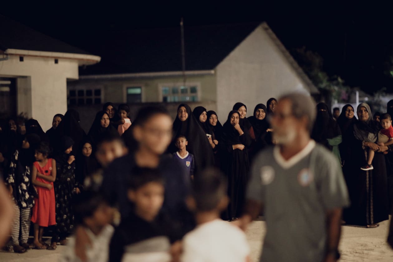 ހދ. އަތޮޅު ނެއްލައިދޫއަށް މިއަދު ޓޫރިޒަމް މިނިސްޓަރު އަބްދުالله މައުސޫމް ވަޑައިގެންނެވުމުން, އެ ރަށުގެ ރައްޔިތުން ކިޔާފައިވަނީ ތަފާތު މަރުހަބާއެކެވެ. މިނިސްޓަރަށް ދެއްކީ ހަގީގީ މަންޒަރެވެ. ޓޫރިޒަމް އެ އަތޮޅަށް ނުގޮސް, ރައްޔިތުން ތަރައްގީއިން ބާކީވެފައިވާ ކަމުގެ ޝަކުވާ އެވެ. ފޮޓޯ: މިރާޝް ނާޝިމް / އަދަދު