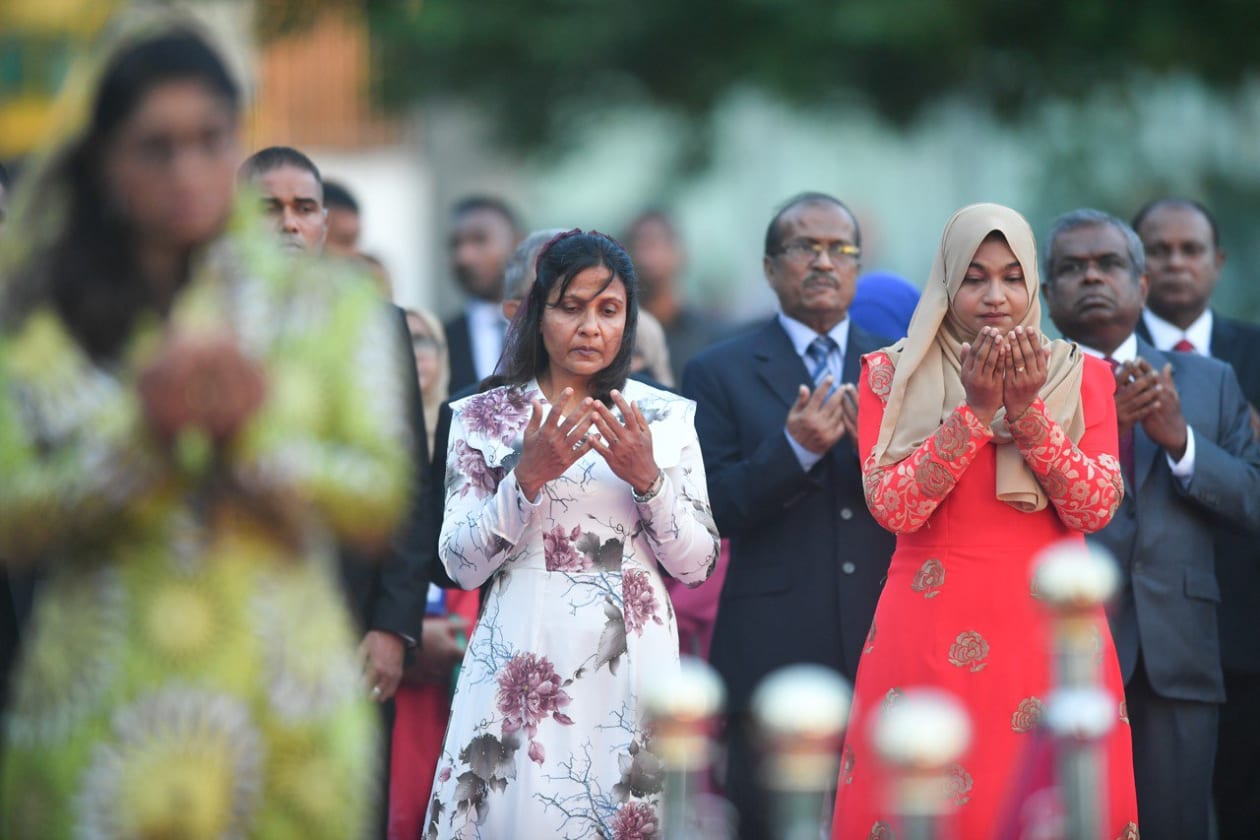 މާލެ، 26 ޖުލައި 2022: މިއަދު ހެނދުނު ބޭއްވި ދިދަ ނެގުމުގެ ރަސްމިއްޔާތުގައި ރައީސް އިބްރާހިމް މުހައްމަދު ސޯލިހުގެ ދެކަނބަލުންގެ އިތުރުން ދައުލަތުގެ ވަޒީރުން ވަނީ ބައިވެރިވެވަޑައިގެންފައި.