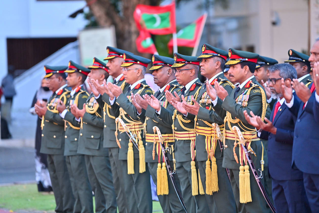 މާލެ، 26 ޖުލައި 2022: މިއަދު ހެނދުނު ބޭއްވި ދިދަ ނެގުމުގެ ރަސްމިއްޔާތުގައި ރައީސް އިބްރާހިމް މުހައްމަދު ސޯލިހުގެ ދެކަނބަލުންގެ އިތުރުން ދައުލަތުގެ ވަޒީރުން ވަނީ ބައިވެރިވެވަޑައިގެންފައި.