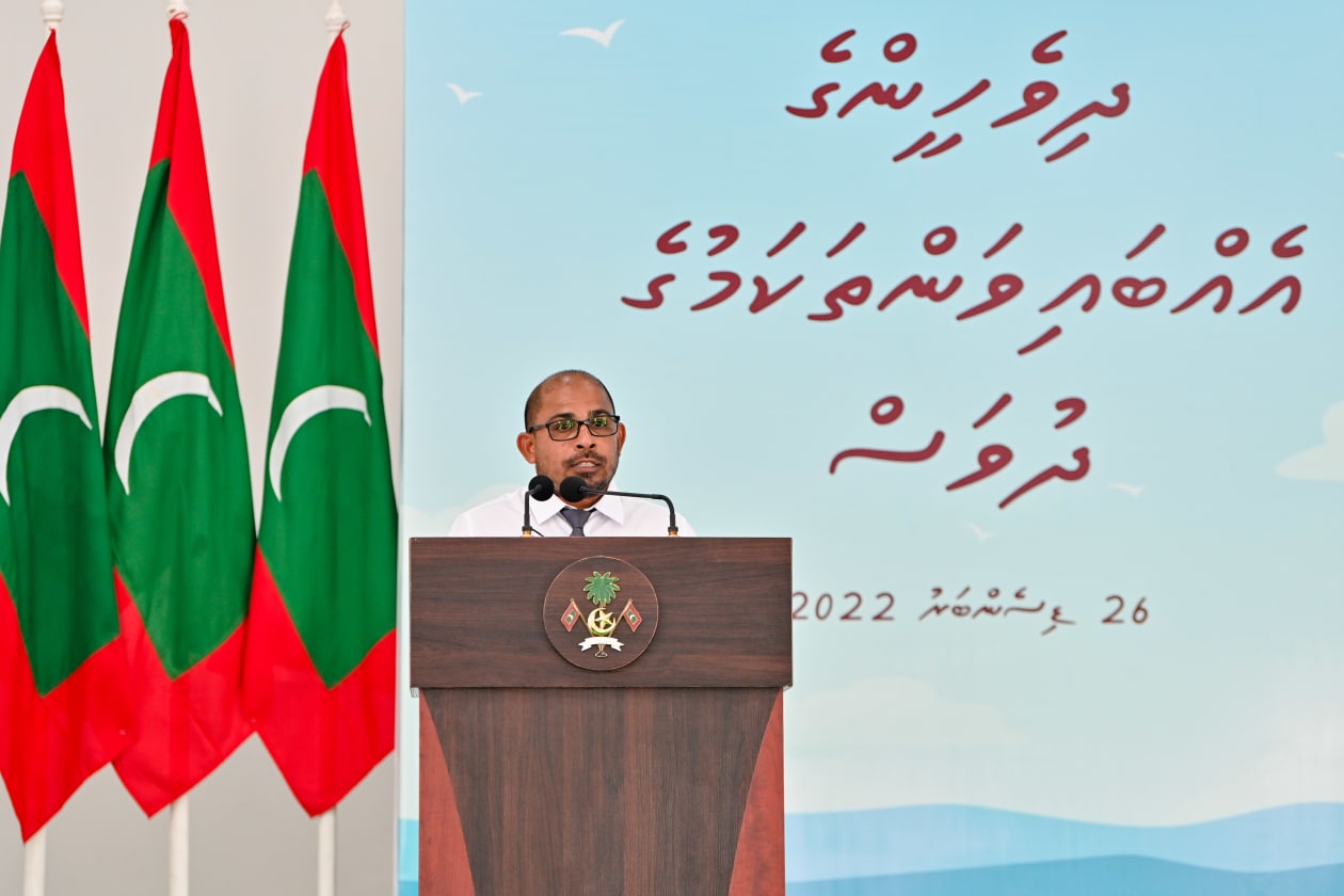 މީގެ 18 އަހަރު ކުރިން ރާއްޖެއަށް އެރި ސުނާމީގެ ބޮޑު ރާޅުގައި ރައްޔިތުން ދެއްކި އެއްބައިވަންތަކަން ފާހަގަކުރުމަށް ކޮންމެ އަހަރަކު ފާހަގަކުރަމުން އަންނަ އެއްބައިވަންތަކަމުގެ ދުވަސް ރަސްމީކޮށް މި އަހަރު މ. ކޮޅުފުށީގައި ފާހަގަކުރުން: މިއަދު އެ ރަށުގައި ބޭއްވި ޖަލްސާގައި ކޮޅުފުށީގެ ގިނަ ރައްޔިތުން ބައިވެރިވިއިރު އެ ދުވަހުގެ ހަނދާންތައް ވަނީ އާކޮށްފައި. ކޮޅުފުށިން މި ކާރިސާގައި 16 މީހަކު މަރުވި - ފޮޓޯ: ރައީސް އޮފީސް 