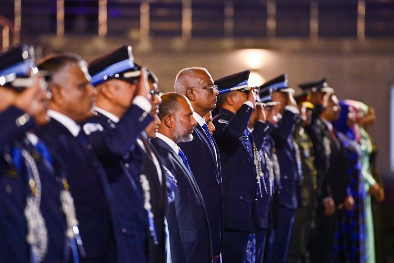އޭޕްރީލް 29، 2023: ފުލުހުން 90 ވަނަ އަހަރު ފުރުން ފާހަގަކުރަން ބޭއްވި ޖަލްސާގެ ތެރެއިން -- ފޮޓޯ: ރައީސް އޮފީސް