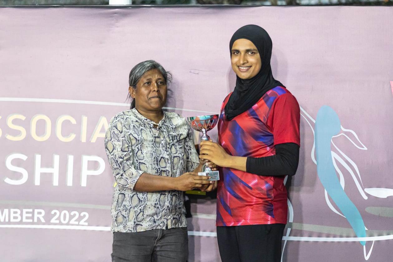 މާލެ (ޑިސެމްބަރު 20): ކްލަބް ގްރީން ސްޓްރީޓްސް ބަލިކޮށް، ނެޓްބޯޅަ އެސޯސިއޭޝަން ޗެމްޕިއަޝިޕްގެ ތަށި ކުލަބު މެޓްރިކްސް އިން ވަނީ ހޯދާފައި: މި މަހުގެ 10 ވަނަ ދުވަހު، ޖުމްލަ 11 ޓީމާ އެކު ފެށި ނެޓްބޯޅަ އެސޯސިއޭޝަން ޗެމްޕިއަޝިޕަކީ ނެޓްބޯޅަ އެސޯސިއޭޝަން އޮފް މޯލްޑިވްސް (ނާމް)ގެ މި އަހަރުގެ ފަހު މުބާރާތް.-- ފޮޓޯ: އަބްދުﷲ އިޔާން/ އަދަދު
