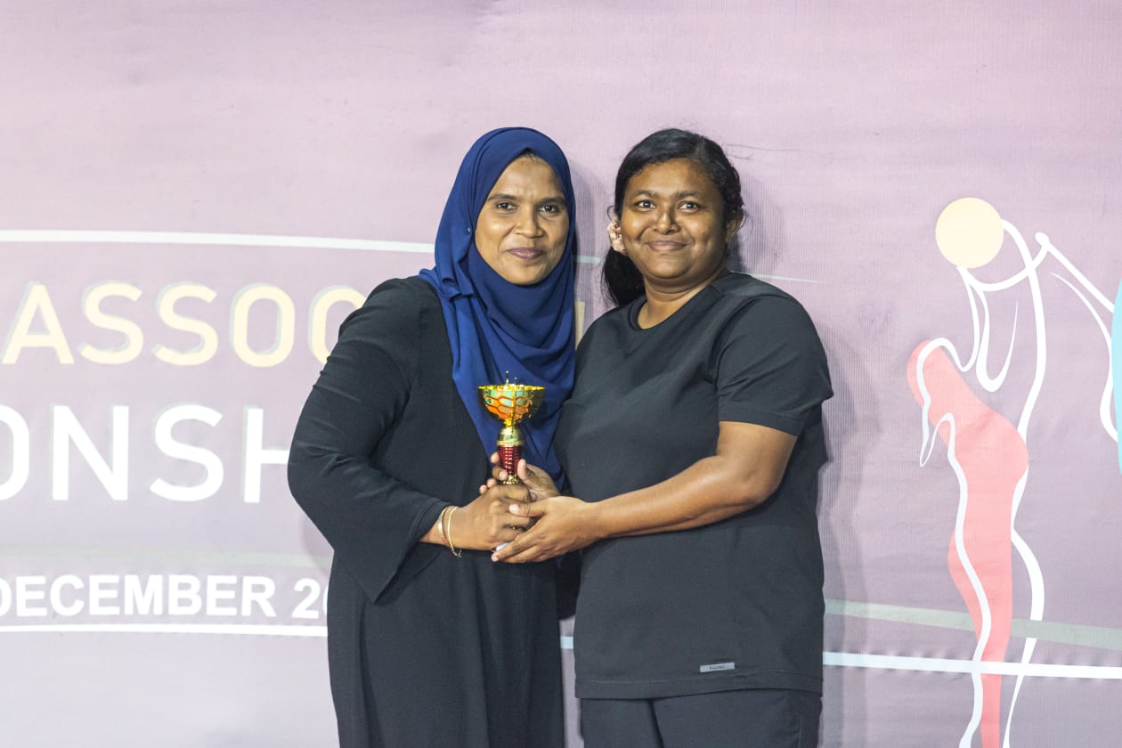 މާލެ (ޑިސެމްބަރު 20): ކްލަބް ގްރީން ސްޓްރީޓްސް ބަލިކޮށް، ނެޓްބޯޅަ އެސޯސިއޭޝަން ޗެމްޕިއަޝިޕްގެ ތަށި ކުލަބު މެޓްރިކްސް އިން ވަނީ ހޯދާފައި: މި މަހުގެ 10 ވަނަ ދުވަހު، ޖުމްލަ 11 ޓީމާ އެކު ފެށި ނެޓްބޯޅަ އެސޯސިއޭޝަން ޗެމްޕިއަޝިޕަކީ ނެޓްބޯޅަ އެސޯސިއޭޝަން އޮފް މޯލްޑިވްސް (ނާމް)ގެ މި އަހަރުގެ ފަހު މުބާރާތް.-- ފޮޓޯ: އަބްދުﷲ އިޔާން/ އަދަދު