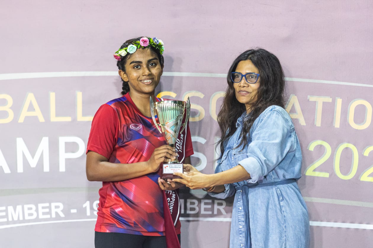 މާލެ (ޑިސެމްބަރު 20): ކްލަބް ގްރީން ސްޓްރީޓްސް ބަލިކޮށް، ނެޓްބޯޅަ އެސޯސިއޭޝަން ޗެމްޕިއަޝިޕްގެ ތަށި ކުލަބު މެޓްރިކްސް އިން ވަނީ ހޯދާފައި: މި މަހުގެ 10 ވަނަ ދުވަހު، ޖުމްލަ 11 ޓީމާ އެކު ފެށި ނެޓްބޯޅަ އެސޯސިއޭޝަން ޗެމްޕިއަޝިޕަކީ ނެޓްބޯޅަ އެސޯސިއޭޝަން އޮފް މޯލްޑިވްސް (ނާމް)ގެ މި އަހަރުގެ ފަހު މުބާރާތް.-- ފޮޓޯ: އަބްދުﷲ އިޔާން/ އަދަދު