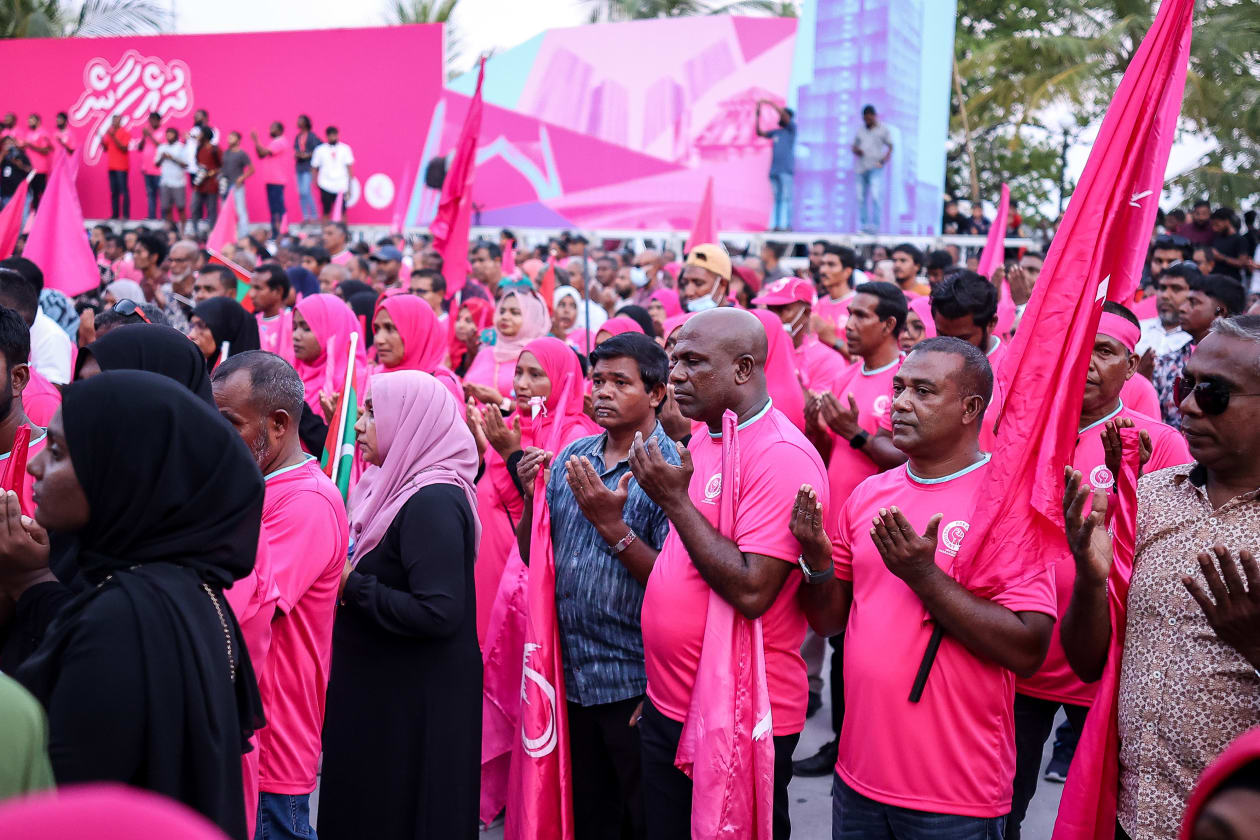 ފެބްރުއަރީ 3، 2023 - އިދިކޮޅު ކޮލިޝަނުން ކުރިއަށްގެންދާ "ހޯޕް ކޮންފަރެންސް" ގެ ތެރެއިން ބޭއްވި "ބުންވަރު" ހިނގާލުމުގެ ތެރެއިން --- ފޮޓޯ: މުހައްމަދު ޝާބިން/އަދަދު