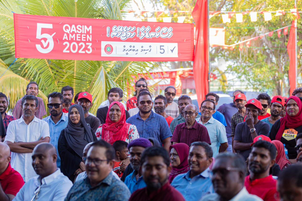 ސެޕްޓެމްބަރު 4، 2023 - ރިޔާސީ އިންތިހާބުގެ ކެމްޕޭނުގައި ޖުމްހޫރީ ޕާޓީގެ ރިޔާސީ ކެންޑިޑޭޓު އަދި ލީޑަރު ގާސިމް އިބްރާހިމް ފުވައްމުލަކަށް ކުރެއްވި ދަތުރުގެ ތެރެއިން -- ފޮޓޯ: އަބްދުﷲ އިޔާން/ އަދަދު