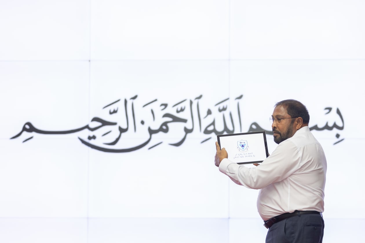 ފޮޓޯ: ޤުރުއާން ތަފްސީރުގެ ދިވެހި ތަޖުރަމާ ނެރުން