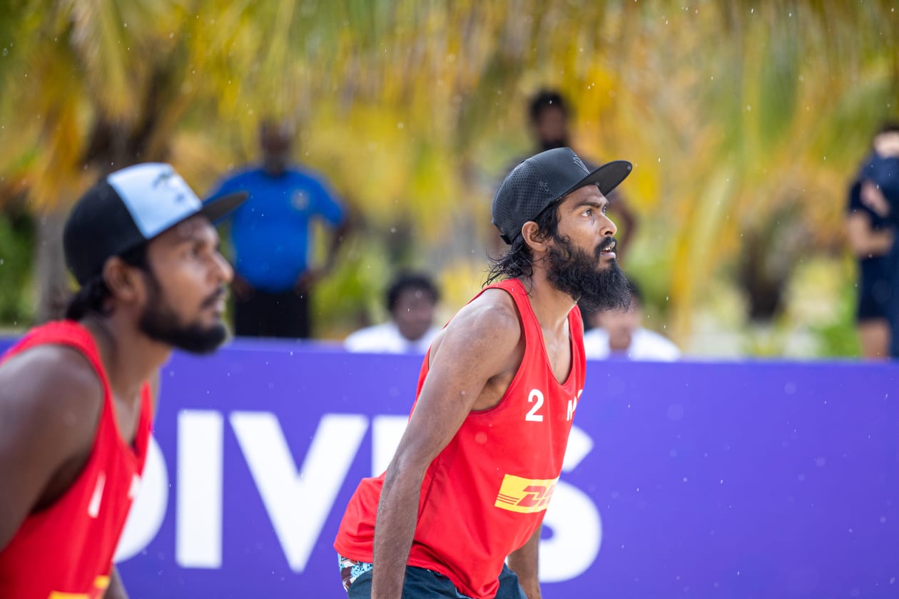 ސަން އައިލެންޑް ރިސޯޓް: މި މަހު 13 ވަނަ ދުވަހުން ފެށިގެން އިއްޔެގެ ނިޔަލަށް ސަން އައިލެންޑް ރިސޯޓްގައި ކުރިއަށްދިޔަ ދުނިޔޭގެ ފެޑެރޭޝަން، އެފްއައިވީބީ ބީޗް ޓުއާގެ މޯލްޑިވްސް ޗެލެންޖް މުބާރާތް ރާއްޖޭގައި ހޯސްޓްކުރުމަކީ ހާއްސަ އުސްއައްޔެއް: ޑެންޒޯ އާއި ކޯކޭގެ ޕެއާ އަށް މިއީ ލިބިގެންދިޔަ ރަނގަޅު ތަޖުރިބާއެއް.-- ފޮޓޯ އަބްދުﷲ އިޔާން/ އަދަދު 