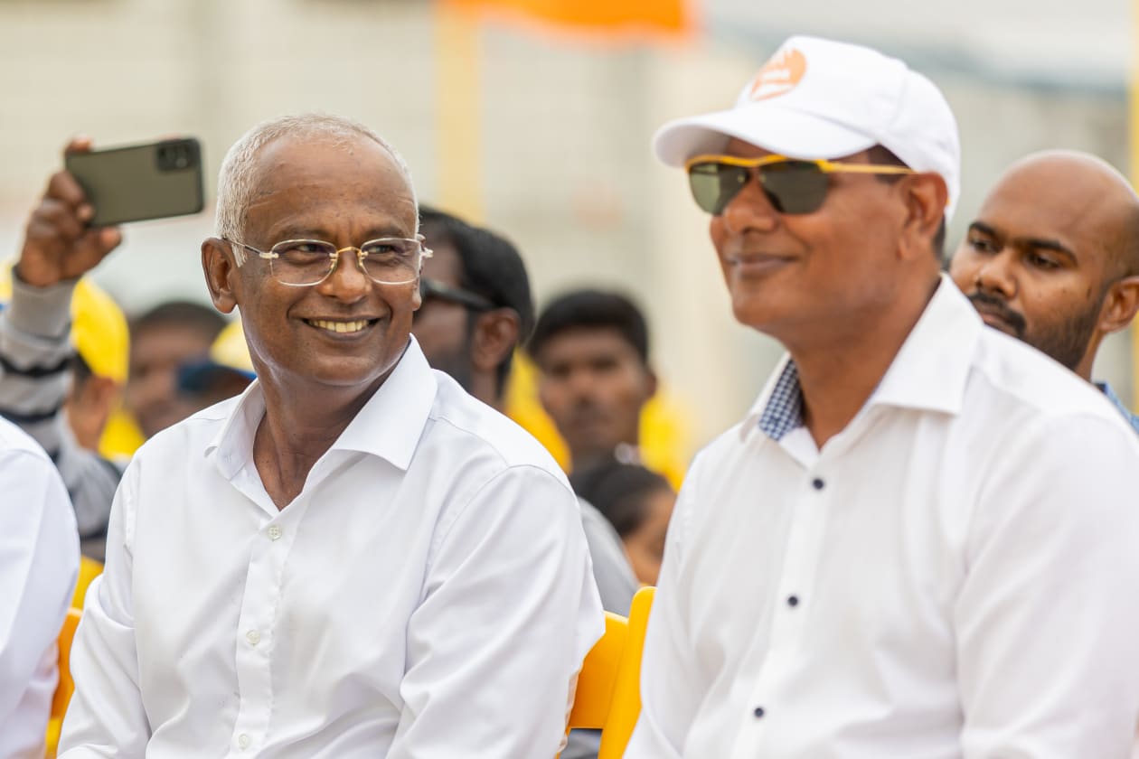އޮގަސްޓް 31، 2023 - ރިޔާސީ އިންތިހާބަށް ކެމްޕޭން ކުރެއްވުމުގެ ގޮތުން ރައީސް ސޯލިހް ޅ. އަތޮޅަށް ކުރެއްވި ދަތުރުފުޅުގެ ތެރެއިން؛ ރައީސް ސޯލިހު ވަނީ ޅ. އަތޮޅުގެ 4 ރަށަކަށް ޒިޔާރަތްކޮށް ރައްޔިތުންނާއި ބައްދަލުކުރައްވާފަ --.-- ފޮޓޯ: އަބްދުﷲ އިޔާން / އަދަދު