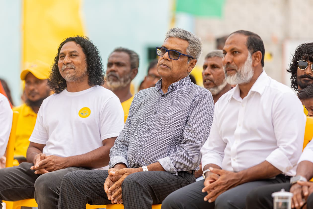 އޮގަސްޓް 31، 2023 - ރިޔާސީ އިންތިހާބަށް ކެމްޕޭން ކުރެއްވުމުގެ ގޮތުން ރައީސް ސޯލިހް ޅ. އަތޮޅަށް ކުރެއްވި ދަތުރުފުޅުގެ ތެރެއިން؛ ރައީސް ސޯލިހު ވަނީ ޅ. އަތޮޅުގެ 4 ރަށަކަށް ޒިޔާރަތްކޮށް ރައްޔިތުންނާއި ބައްދަލުކުރައްވާފަ --.-- ފޮޓޯ: އަބްދުﷲ އިޔާން / އަދަދު