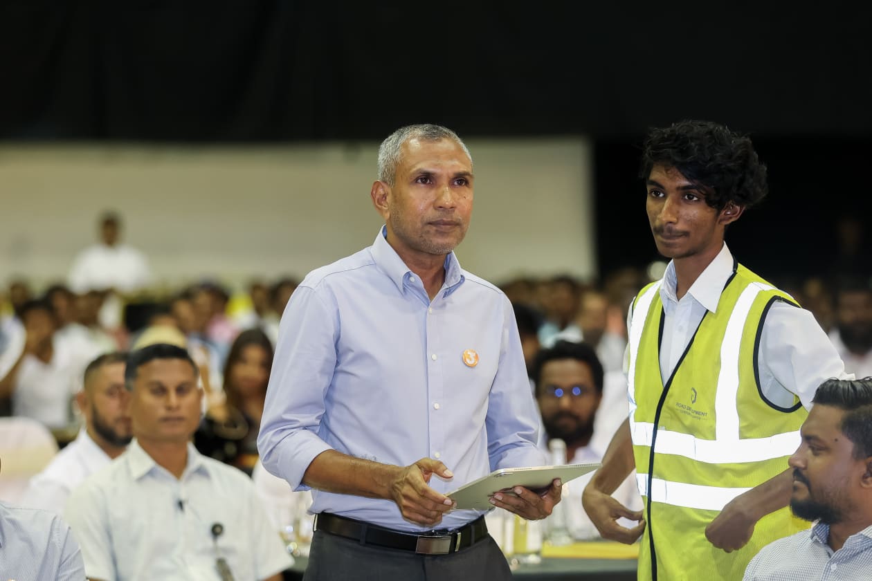 ޑިސެމްބަރ 24، 2022 - އާރްޑީސީ އަށް 3 އަހަރު ފުރުމުގެ މުނާސަބަތުގައި ބޭއްވި ޖަލްސާގެ ތެރެއިން؛ ކޯޕް ޕްރޮގްރާމް ޗެއާމަން އަފީފް އިފްތިތާހު ކޮށްދެއްވަނީ --- ފޮޓޯ؛ މުހައްމަދު ޝާބިން /  އަދަދު