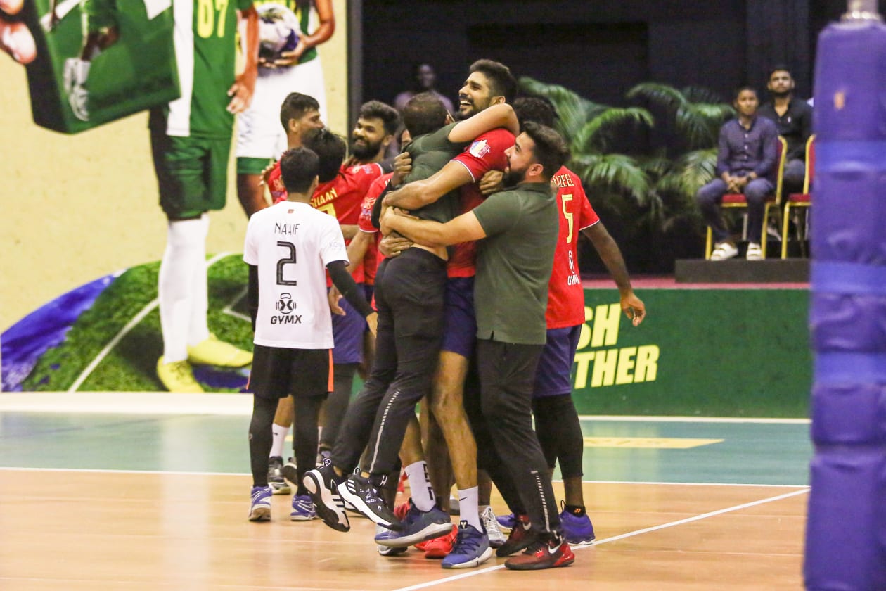 މާލެ: ޖޫން 24، 2022 - ސްޕޯޓްސް ކްލަބް ސިޓީން ވޮލީބޯލް އެސޯސިއޭޝަން ކަޕްގެ ޗެމްޕިއަންކަން ހޯދީ ފައިނަލުގައި ކްލަބް ވެމްކޯ 3-2 ސެޓުން: މިއީ 2009 ވަނަ އަހަރު ވުޖޫދުވި ސިޓީން ފުރަތަމަ ޑިވިޝަނުގައި ވާދަކުރަން ފެށި ފަހުން ހޯދި ފުރަތަމަ ތަށި: ފައިނަލް މެޗަށް ފަހު ސިޓީގެ ކުޅުންތެރިން އުފާފާޅުކުރަނީ.-- ފޮޓޯ: އަބްދުﷲ އިޔާން/ އަދަދު 