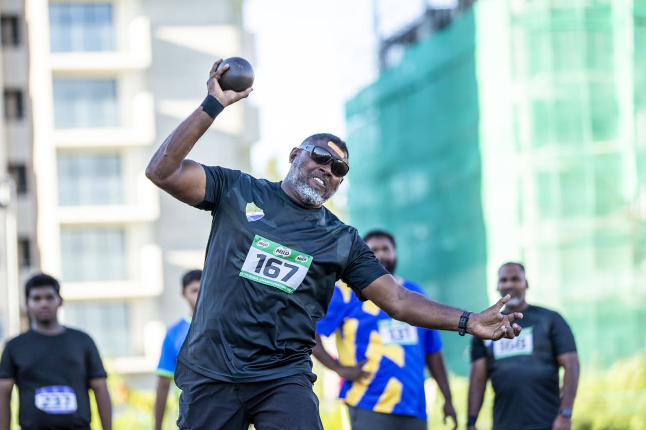 ސެޕްޓެމްބަރ 24، 2022 - އެތުލެޓިކްސް އެސޯސިއޭޝަންގެ އަހަރީ ކަލަންޑަރުގެ އެންމެ މުހިންމު މުބާރާތުގެ ފަހު އިވެންޓުތައް ނިންމާލުމަށްފަހު މުބާރާތުގެ ވަނަތައް ވަނީ ހޮވާފައި: މި ފަހަރުގެ މުބާރާތުގެ އެންމެ މޮޅު އަންހެން އެތުލީޓަކީ ޖާއިޝާ ޖުނީޒް އަދި އެންމެ މޮޅު ފިރިހެން އެތުލީޓަކީ ހަސަން ސާއިދު. ފޮޓޯ؛ މުހައްމަދު ޝާބިން / އަދަދު