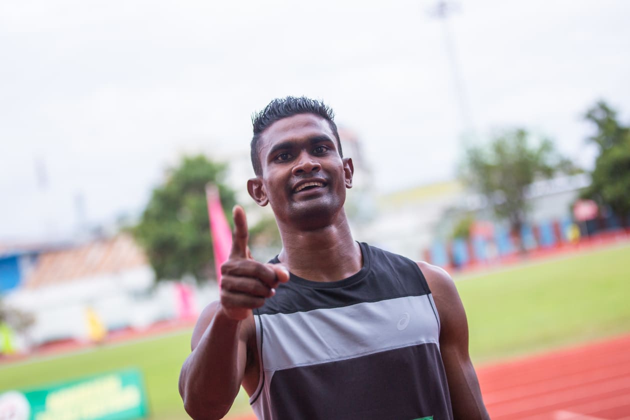މާލެ - (އޮގަސްޓް 25) - ކުޅިވަރު އެކުވެނި ސިންތެޓިކް ޓްރެކުގައި އިއްޔެ މައިލޯ އެތުލެޓިކްސް އެސޯސިއޭޝަން ޗެމްޕިއަންޝިޕް ފެށިގެންދިޔައިރު، ފުރަތަމަ ދުވަހު ވެސް ވާދަވެރި ގިނަ ރޭސްތަކެއް ވަނީ ފެނިގެން ގޮސްފައި: އެސޯސިއޭޝަން ޗެމްޕިއަންޝިޕް ތިން ދުވަހުގެ މުއްދަތަށް ކުރިއަށްދާއިރު، ވާދަވެރި ރޭސްތަކެއް ފެނުމުގެ ފުރުސަތު ބޮޑު: 100 މީޓަރު ރޭސް ނިންމުމަށް ފަހު ސާއިދު އުފާފާޅުކުރަނީ.--- ފޮޓޯ: އަބްދުﷲ އިޔާން/ އަދަދު