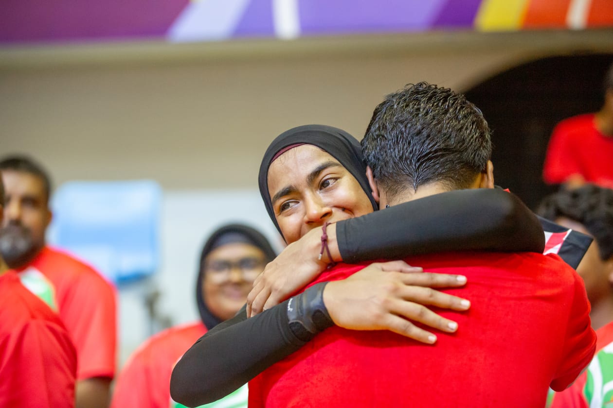 ސެޕްޓެމްބަރ 25، 2022 - އެންމެ ފަހުން ބޭއްވި ސާބާ ވިމެންސް ޗެމްޕިއަންޝިޕާއި ސައުތު އޭޝިއަން ގޭމްސްގެ ރިހި މެޑަލް ހޯދި ނޭޕާލް އަތުން ރޭ ރާއްޖެ އިން ވަނީ ބަދަލު ހިފައި އަމިއްލަ ގައުމުގައި ތާރީހީ މޮޅެއް ހޯދާފައި: ރާއްޖޭން ނޭޕާލް ބަލިކުރީ ހަތަރު ޕޮއިންޓުގެ ލީޑަކާ އެކު 51-47 ޕޮއިންޓުން: ރޭގެ މެޗަށް ފަހު ގައުމީ ޓީމުގެ ރާއިފާ. --- ފޮޓޯ: އަބްދުﷲ އިޔާން/ އަދަދު 