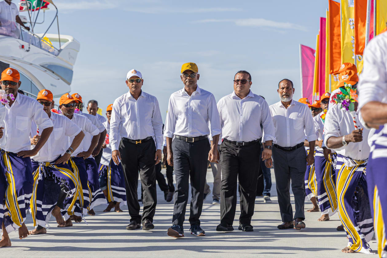 އޯގަސްޓު 7، 2023: ދ. ހުޅުދެލިން ރައީސް ސޯލިހަށް މަރުހަބާ ކިޔީ ސަގާފީ ކުޅިވަރުތަކާއެކު. -- ފޮޓޯ: އަބްދުﷲ އިޔާން / އަދަދު 