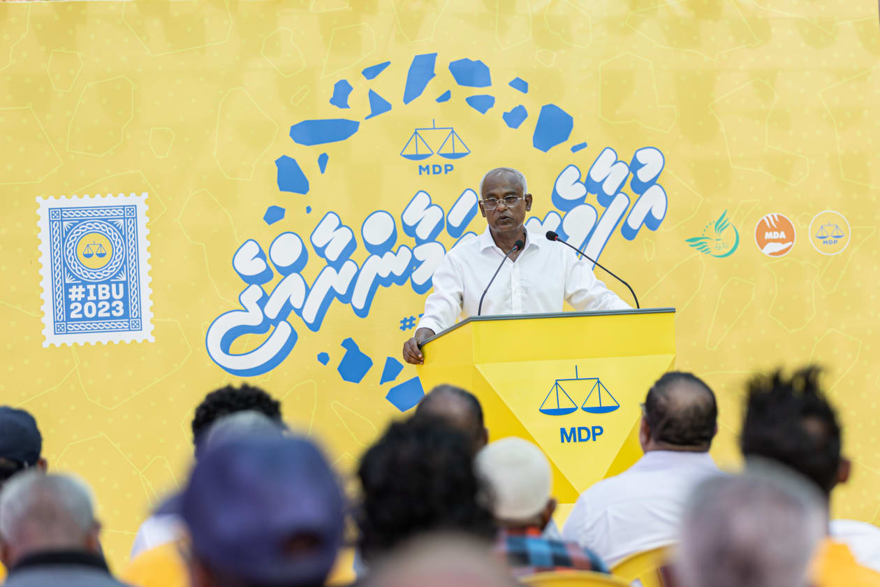 ރިޔާސީ އިންތިހާބުގައި އެމްޑީޕީގެ ޓިކެޓުގައި ވާދަކުރައްވާ ރައީސް އިބްރާހިމް މުހައްމަދު ސޯލިހު. މިހާރު އެ މަނިކުފާނު ކެމްޕޭނު ކުރައްވަމުން ގެންދަވަނީ ހުވަދޫ އަތޮޅުގައި.-- ފޮޓޯ: އަބްދުﷲ އިޔާން / އަދަދު