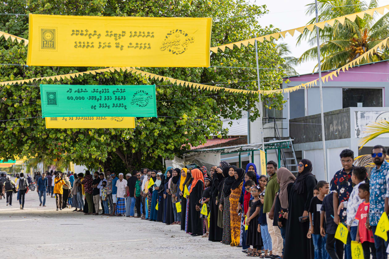 ރިޔާސީ އިންތިހާބުގައި އެމްޑީޕީގެ ޓިކެޓުގައި ވާދަކުރައްވާ ރައީސް އިބްރާހިމް މުހައްމަދު ސޯލިހު. މިހާރު އެ މަނިކުފާނު ކެމްޕޭނު ކުރައްވަމުން ގެންދަވަނީ ހުވަދޫ އަތޮޅުގައި.-- ފޮޓޯ: އަބްދުﷲ އިޔާން / އަދަދު