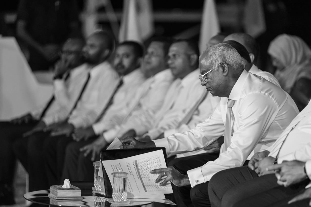 ރިޔާސީ އިންތިހާބުގައި އެމްޑީޕީގެ ކެންޑިޑޭޓު ރައީސް އިބްރާހިމް މުހައްމަދު ސޯލިހު، ހުވަދު އަތޮޅު ރަށެއްގައި ބޭއްވި ކެމްޕޭނު ޖަލްސާގައި-- ފޮޓޯ: އަބްދުﷲ އިޔާން / އަދަދު