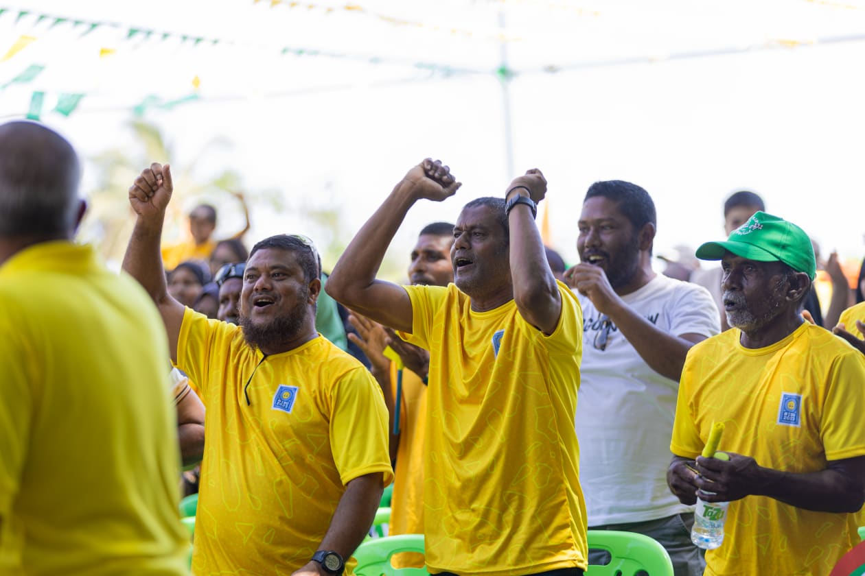 އޮގަސްޓް 16، 2023 - ރިޔާސީ އިންތިހާބަށް ކެމްޕޭން ކުރެއްވުމުގެ ގޮތުން ރައީސް ސޯލިހް އއ. އަތޮޅަށް ކުރެއްވި ދަތުރުފުޅުގެ ތެރެއިން؛ ރައީސް ސޯލިހު ވަނީ އއ. އަތޮޅުގެ 7 ރަށަކަށް ޒިޔާރަތްކޮށް ރައްޔިތުންނާއި ބައްދަލުކުރައްވާފަ --.-- ފޮޓޯ: އަބްދުﷲ އިޔާން / އަދަދު