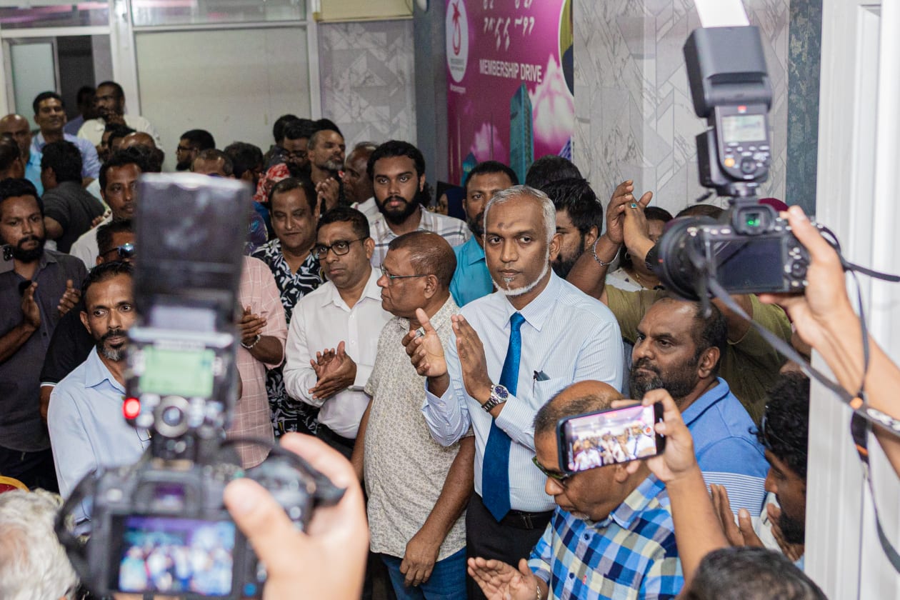 ފޮޓޯ: ޕީއެންސީގެ ރިޔާސީ ކެންޑިޑޭޓަށް މުއިއްޒު އިންތިހާބް ކުރުން