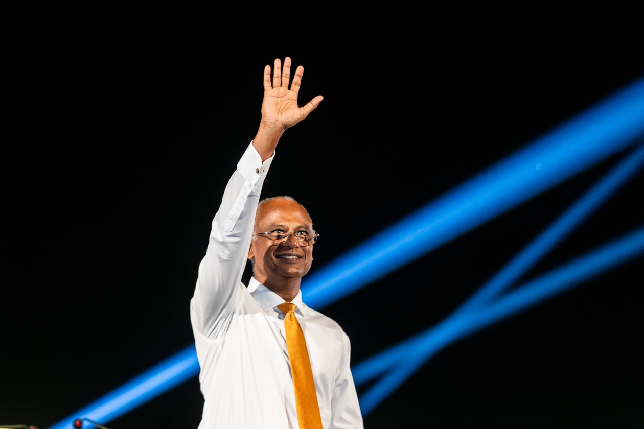 ފެބްރުއަރީ 17، 2023 - ވެރިކަން ކުރާ މޯލްޑިވިއަން ޑިމޮކްރަޓިކް ޕާޓީ (އެމްޑީޕީ) ގެ ރިޔާސީ ޓިކެޓު ރައީސް އިބްރާހިމް މުހައްމަދު ސޯލިހުއާ ހަވާލު ކުރުމަށް ބޭއްވި ރަސްމިއްޔާތުގެ ތެރެއިން. --- ފޮޓޯ: މުހައްމަދު ޝާބިން/އަދަދު