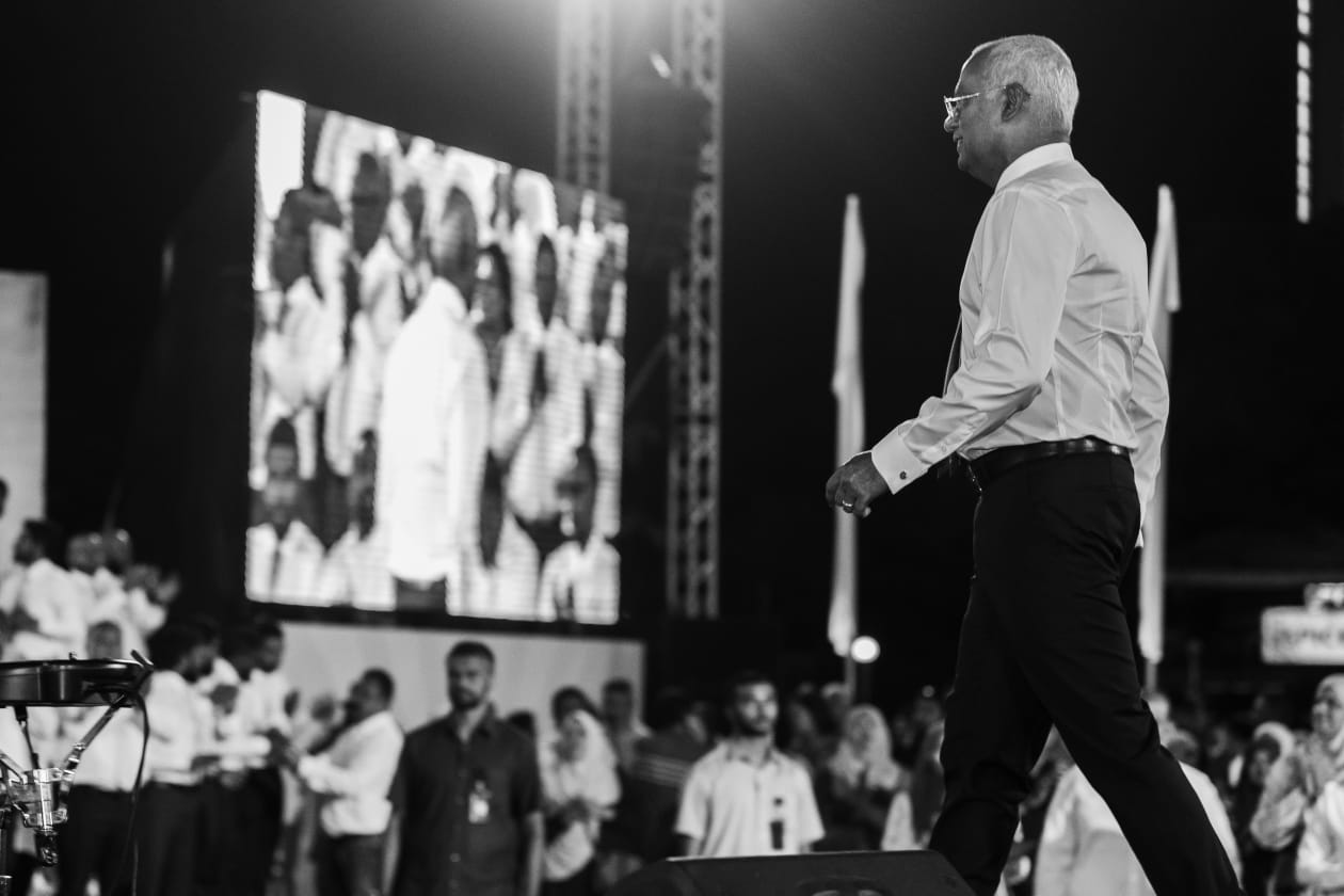 ފެބްރުއަރީ 17، 2023 - ވެރިކަން ކުރާ މޯލްޑިވިއަން ޑިމޮކްރަޓިކް ޕާޓީ (އެމްޑީޕީ) ގެ ރިޔާސީ ޓިކެޓު ރައީސް އިބްރާހިމް މުހައްމަދު ސޯލިހުއާ ހަވާލު ކުރުމަށް ބޭއްވި ރަސްމިއްޔާތުގެ ތެރެއިން. --- ފޮޓޯ: މުހައްމަދު ޝާބިން/އަދަދު