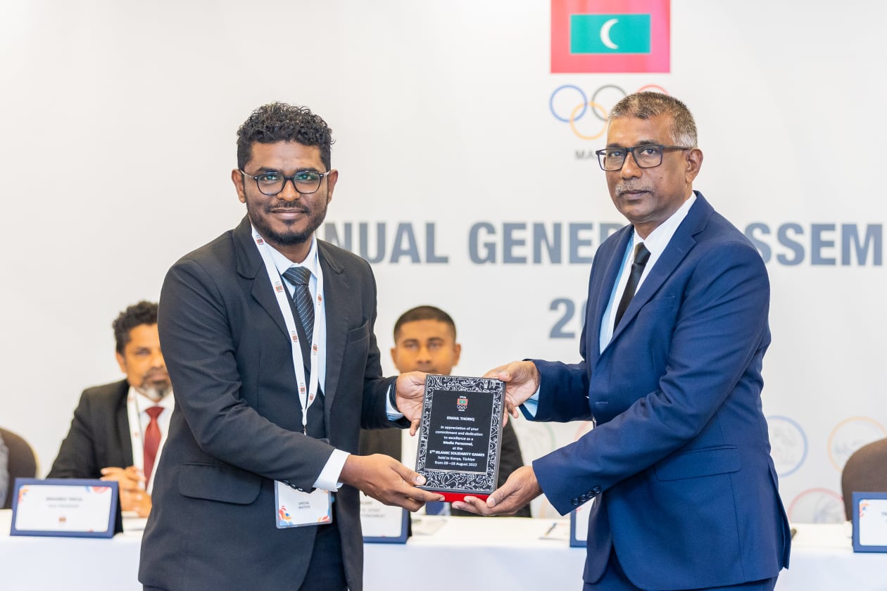 މާޗް 5، 2023 - މޯލްޑިވްސް އޮލިމްޕިކްސް ކޮމިޓީ (އެމްއޯސީ)ގެ އަހަރީ އާންމު ޖަލްސާ ބާއްވާފައިވަނީ ހެންވޭރު މީރުމާގެ ކާނިމާ މާލަމުގައި އިއްޔެ، މި ބައްދަލުވުމުގައި މި އަހަރު ރާއްޖޭން ބައިވެރިވާ ބައިނަލްއަގުވާމީ ފަސް ގޭމްސް އަށް ހަރަދުހިނގާނެ މިންވަރަށް ބަލައި 72 މިލިއަން ރުފިޔާގެ ބަޖެޓެއް ފާސްކުރި.-- ފޮޓޯ: މުހައްމަދު ޝާބިން/ އަދަދު