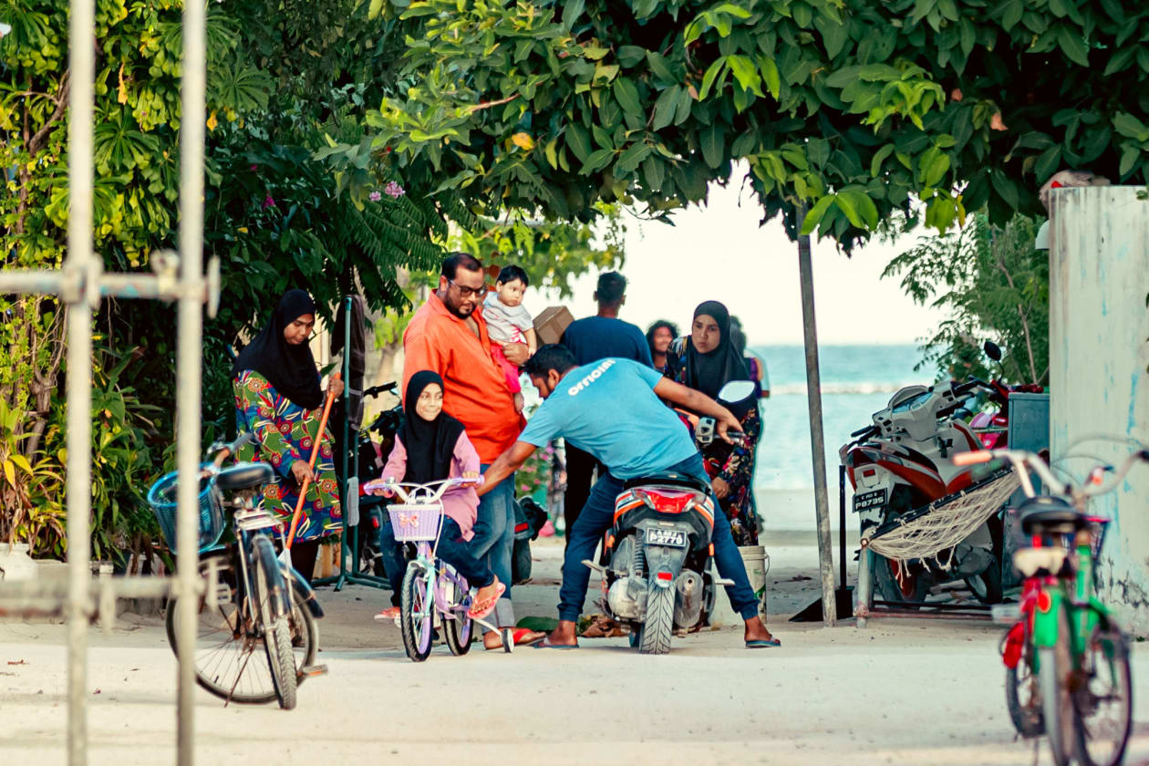 މާފުށީ މަގެއްގެ މަތިން އެތައް ހަރަކާތެއް. 