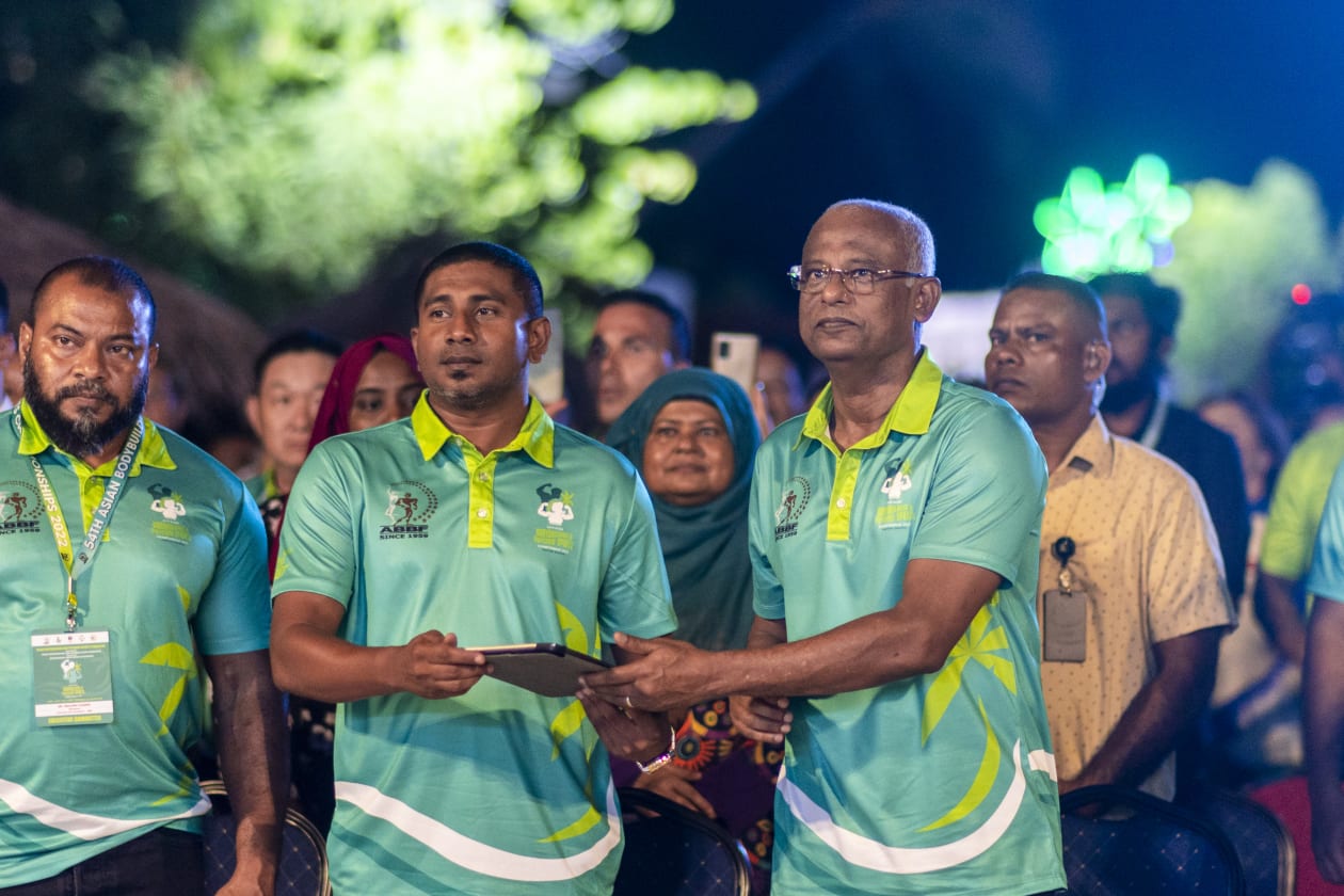 ޖުލައި 16، 2022 - ރާއްޖޭގައި ބާއްވާ 54 ވަނަ އޭޝިއަން ބޮޑީބިލްޑިން އެންޑް ފިޒީކް ޗެމްޕިއަންޝިޕް، ރަސްމީކޮށް ރޭ ކ.މާފުށީގައި ބޭއްވި ކުލަގަދަ އިވެންޓެއްގައި ރައީސް އިބްރާހިމް މުހައްމަދު ސޯލިހު ވަނީ އިފްތިތާހުކޮށްދެއްވާފައި: މިއީ ރާއްޖޭގައި ބޭއްވޭ އެންމެ ގިނަ އެތުލީޓުން ބައިވެރިވާ ކުޅިވަރު އިވެންޓް --- ފޮޓޯ؛ މުހައްމަދު ޝާބިން / އަދަދު