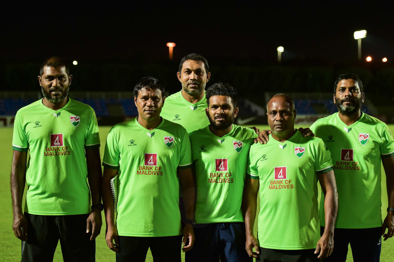 ދޯހާ، ގަތަރު: ގަތަރުގެ ދެ ވަނަ ޑިވިޝަނުގެ ކްލަބް އަތުން ގައުމީ ފުޓްބޯޅަ ޓީމު ވަނީ ފަހަތުން އަރައި 4-3 އިން މޮޅުވެފައި: މިއީ އަންނަ މަހު 1-16 އަށް މާލޭގައި ބާއްވާ އުރީދޫ ސާފް ޗެމްޕިއަންޝިޕަށް ތައްޔާރުވާން ކުޅުނު މެޗެއް: ލުސައިލް މެޗަށް ފަހު ގައުމީ ޓީމުގެ ކޯޗިން ސްޓާފުން- ފޮޓޯ: އަދަދު