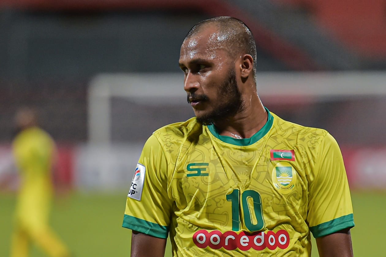 މާލެ- އޮގަސްޓް 19، 2021: އޭއެފްސީ ކަޕް ގްރޫޕް ޑީގައި ރޭ ރާއްޖޭގެ ޗެމްޕިއަން މާޒިޔާ އާއި ބަންގްލަދޭޝްގެ ބަޝުންދަރަ ކިންގްސް ކުޅުނު މެޗުގެ ތެރެއިން: މި މެޗުން ބަޝުންދަރާ މޮޅުވީ 2-0 އިން: މާޒިޔާގެ މިޑްފީލްޑަރު ހަމްޒާ މުހައްމަދު--. ފޮޓޯ: ހުސެއިން ޝަޔާހު/ އަދަދު